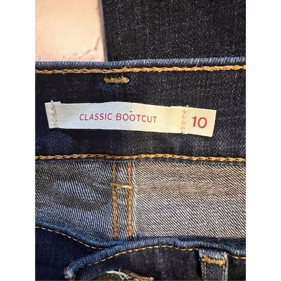 Levi's Women's Size 10 Classic Bootcut Jeans Dark Wash Denim Western Trendy - Picture 11 of 12